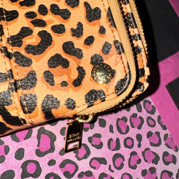 Steve Madden Leopard Print Wristlet - Picture 5 of 7